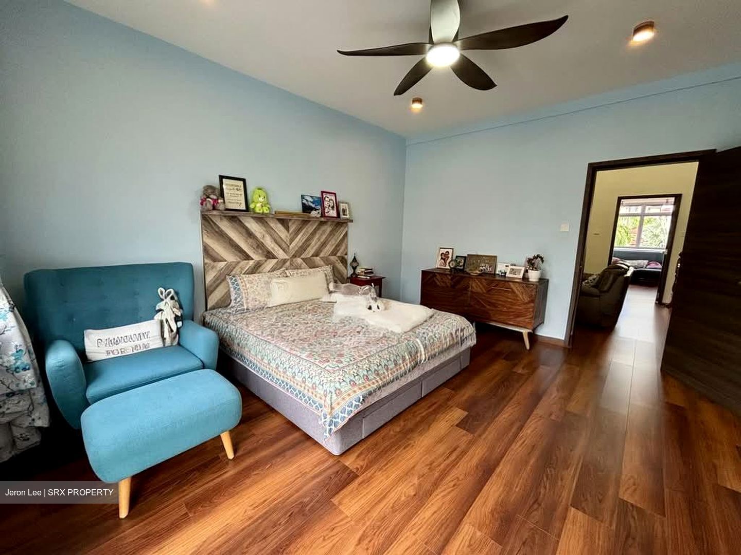 Flora Road (D17), Terrace #552025901
